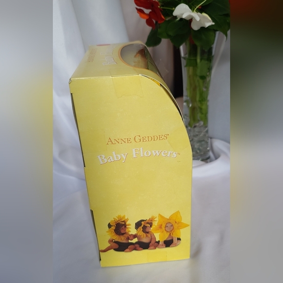 NIB Anne Geddes Daffodil 🌼 Doll 9" - Picture 6 of 9